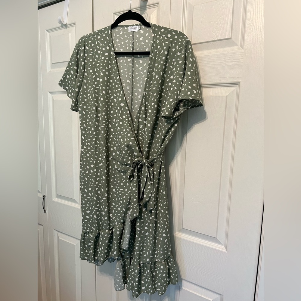 NWOT Green & White Floral Wrap Dress